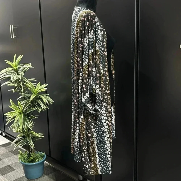 Cyrus Kimono,Duster,coverup,lightweight sheer Daisy pattern, multiwear - Picture 6 of 11